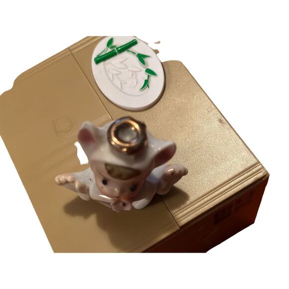 Vintage Girl Angel Figurine Flower Gold Halo Made in Japan Very Rare‎ 2 inches - Picture 5 of 6